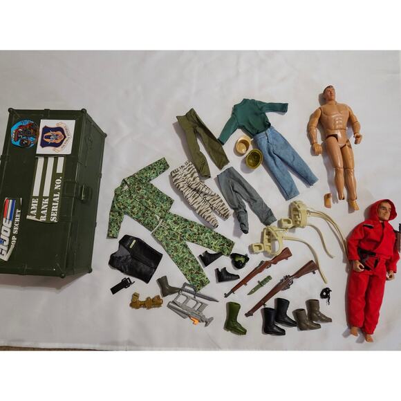Vintage GI Joe Action Figure Lot with Footlocker Case - Picture 1 of 16